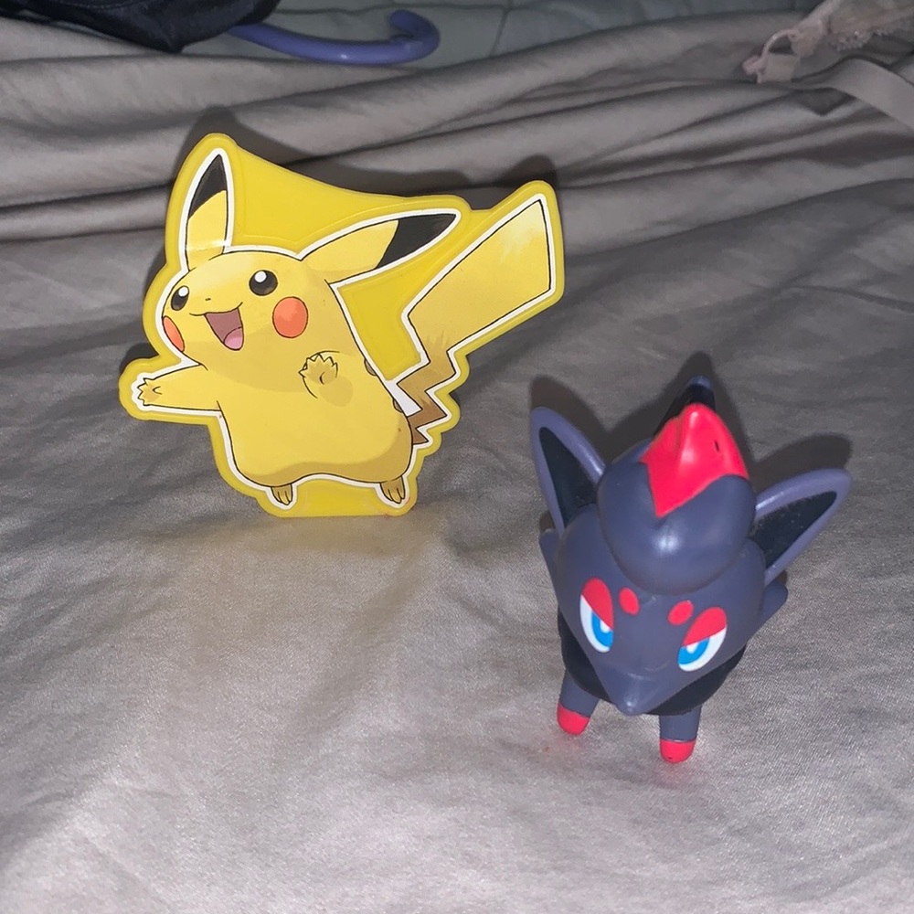 Pokémon Toy Bundle Set of Two (Action Figure & Prop Up Display) Pikachu & Zorua